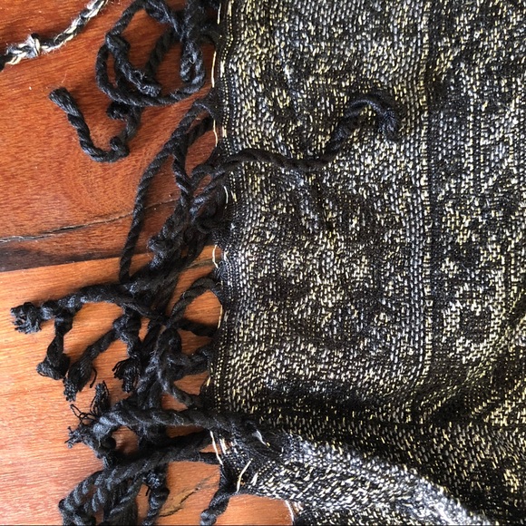 Scarf - Picture 5 of 8